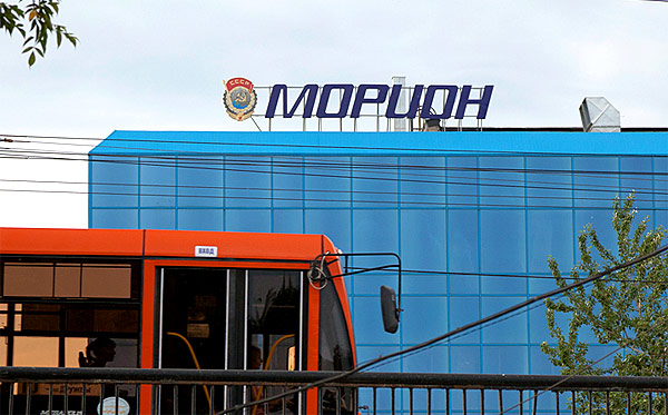 Орден Трудового Красного Знамени на фасаде ОАО «Морион»